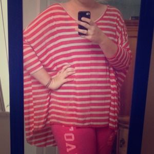 ✋Sold✋ Hot pink & white waterfall top