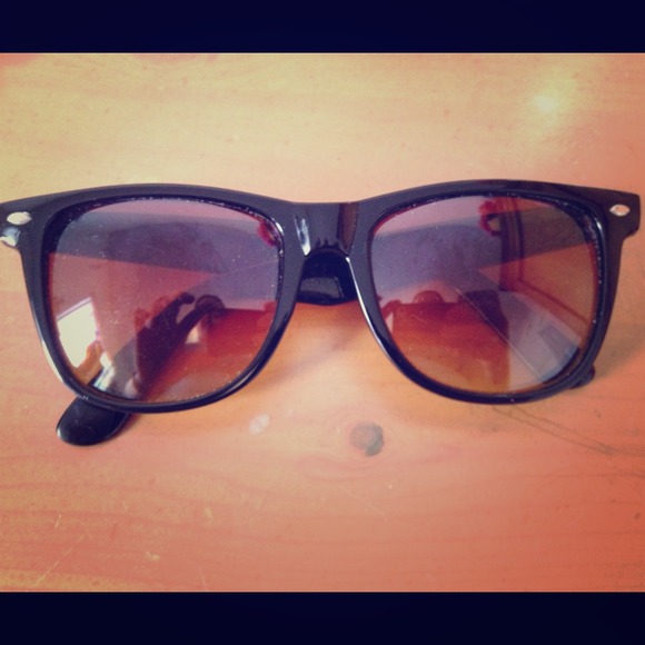 ✋SOLD✋ Cute sunglasses