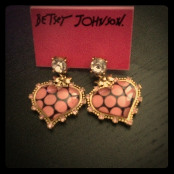 Betsy Johnson dangle heart earring
