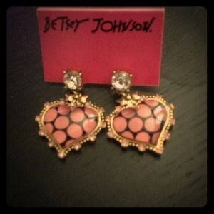 Betsy Johnson dangle heart earring