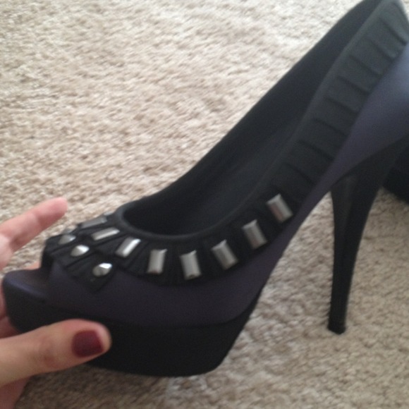 SOLD "Tory Burch heels" - Picture 2 of 4