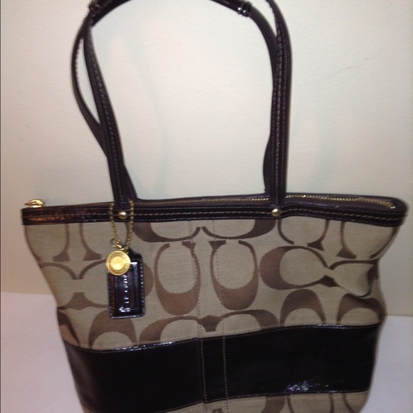 Coach Handbags - Authentic classic leather Coach tote purse👜👜👜💛