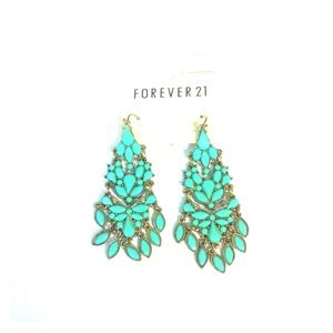 Gorgeous mint green earrings!