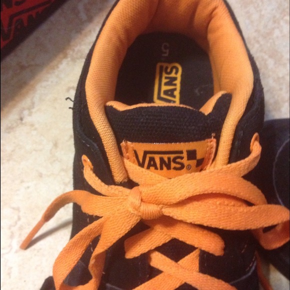 NIB REDUCED again Vans neon orange and black sz 5 - Picture 3 of 4