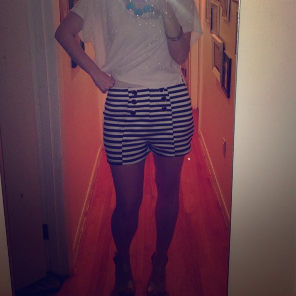 Super cute high waisted retro sailor shorts !!sold