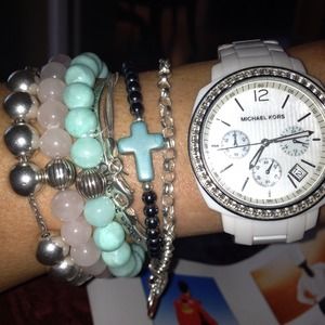 Arm candy!