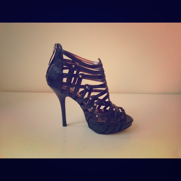 **SOLD** STEVE MADDEN cage heels Sz 7