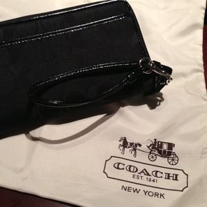 *Reduced Price*Coach Wallet w/wrist strap