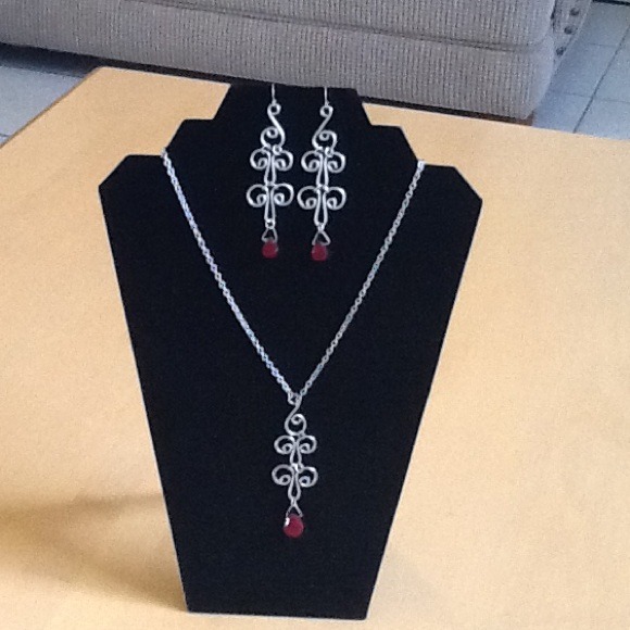 Silver Wavy Necklace Set