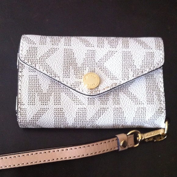 🚫Sold🚫Authentic Michael Kors Vanilla
