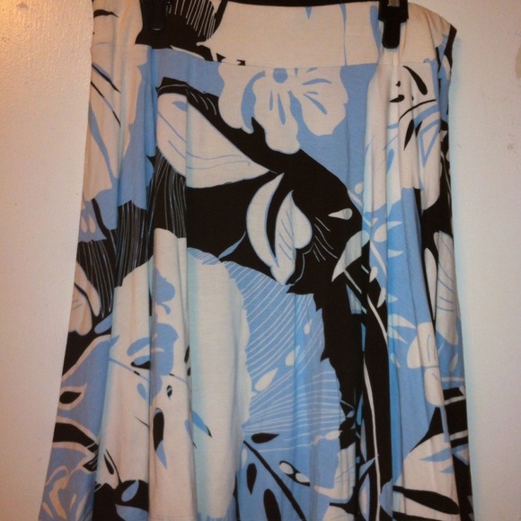 Flower print skirt.