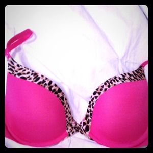 SOLDVictoria's Secret bio fit Demi uplift bra! 36B