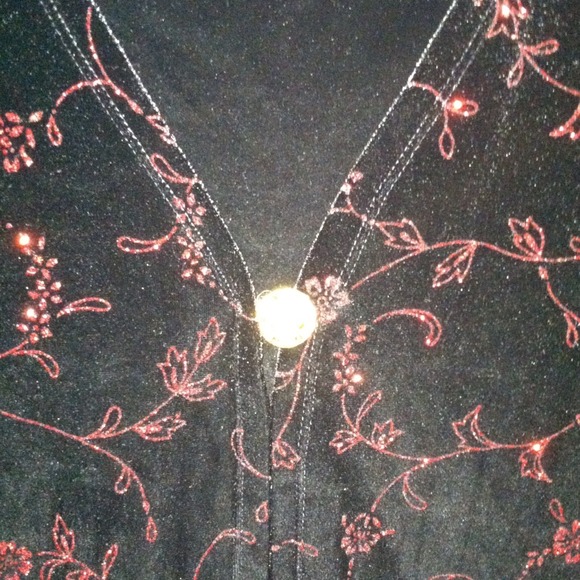 Black/red blouse - Picture 2 of 4