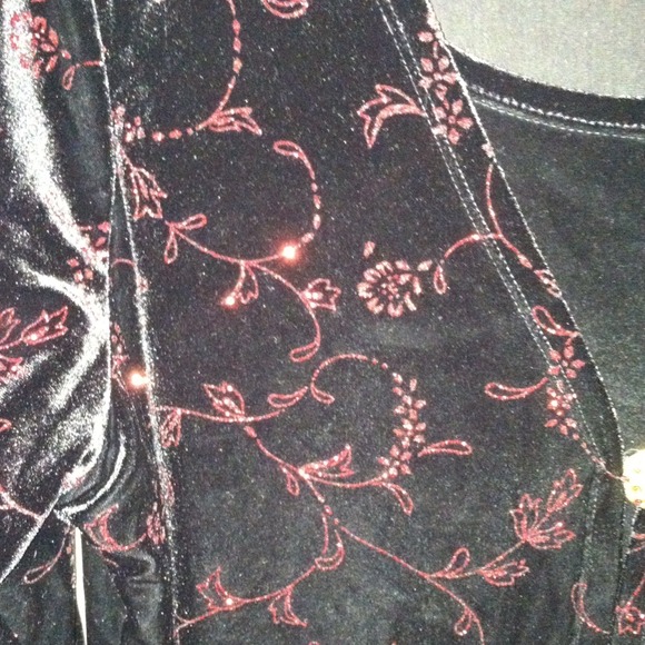 Black/red blouse - Picture 4 of 4