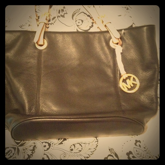 Michael Kors jet set tote 100% black leather EUC