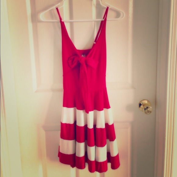 Dresses & Skirts - 📌Sold📌Red and white dress