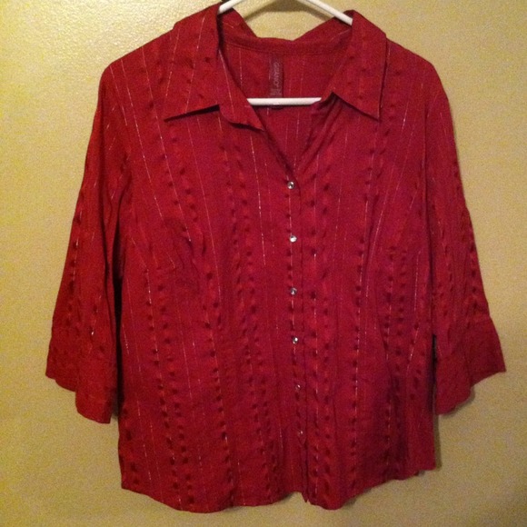 Red shirt - Picture 1 of 2