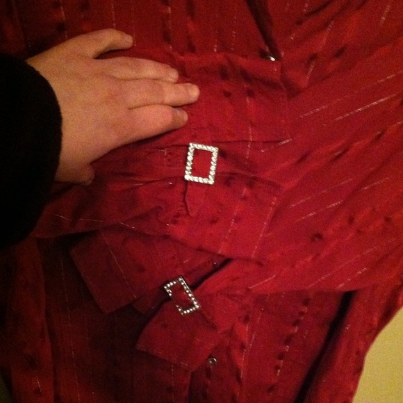 Red shirt - Picture 2 of 2