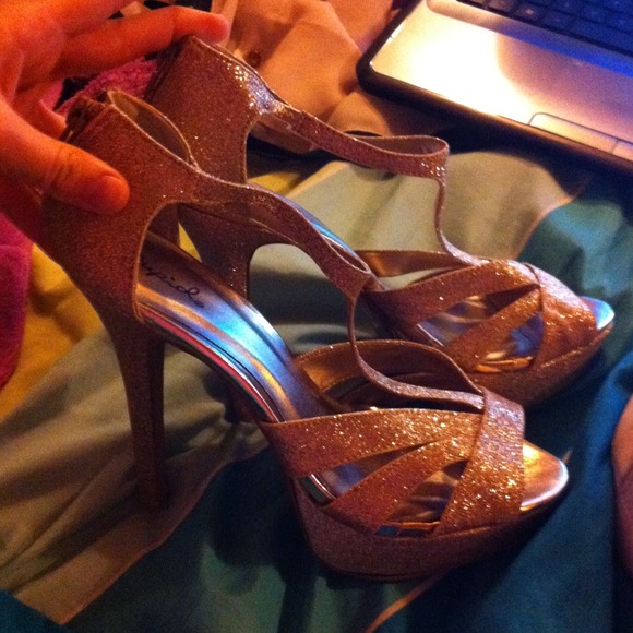 High heel dress shoes