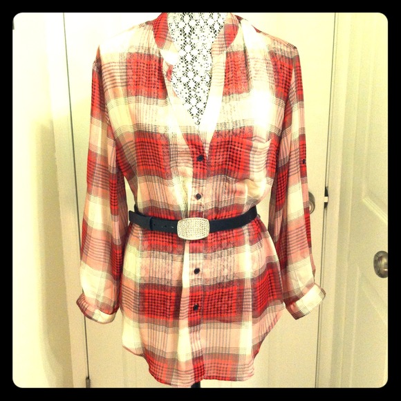 Xhilaration Tops - ⬇Reduced⬇Oversized button down plaid blouse
