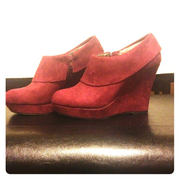 Shoes - Berry wedges