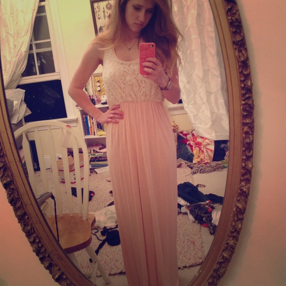 Dresses & Skirts - ❌Traded❌Pink and lace maxi dress