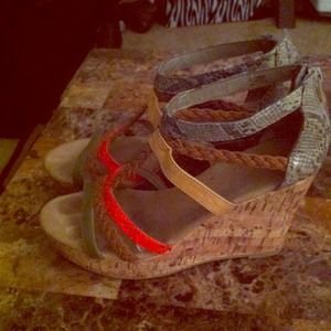 Old navy wedge hills