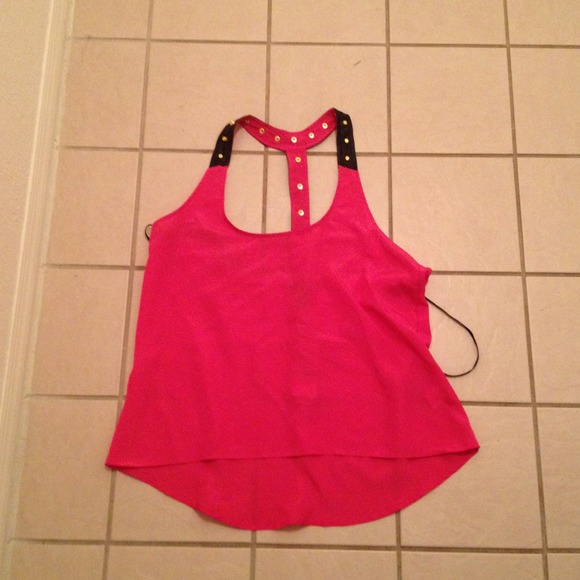 Pink top 🔥🔥🔥 - Picture 2 of 3