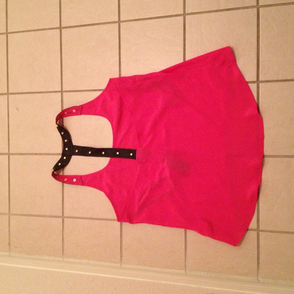 Pink top 🔥🔥🔥 - Picture 3 of 3
