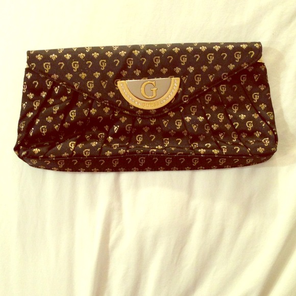 ⛔No longer available⛔Guess clutch