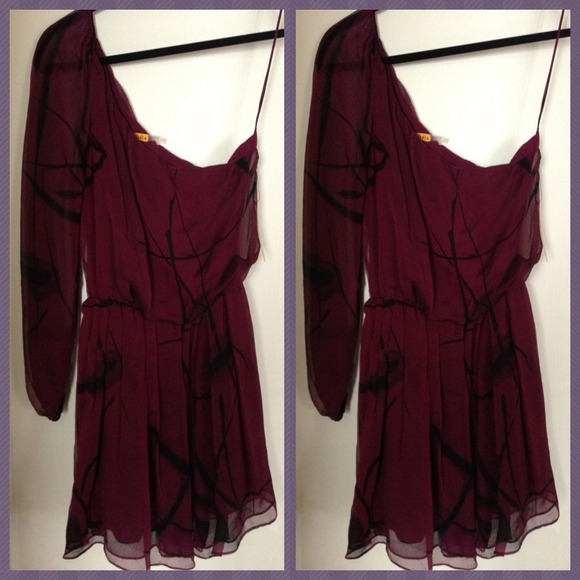 😍 Alice + Olivia one shoulder dress 😍