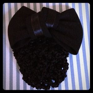 ❌SOLD❌ Black Bow Barrette/black hair net