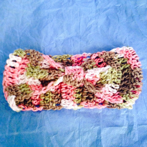 Pink camo hand made head band (crochet) - Picture 2 of 2