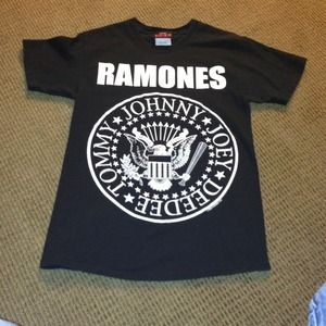 RAMONES T-SHIRT!