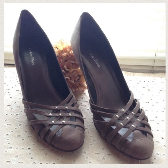 Calvin Klein "junya" Leather Pumps - Picture 2 of 4