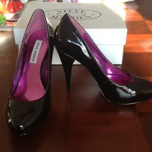 Steve Madden black pumps brand new. Never worn.