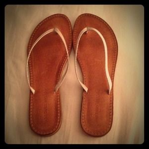 Antonio Melani Silver Flip Flops Size 9