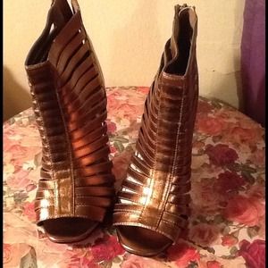 Bronze gladiator shoe size 6