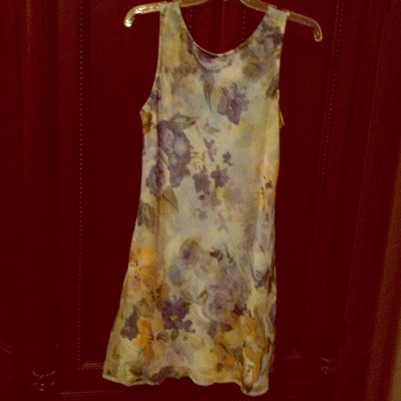 Pretty floral dress perfect for summer! 🌺🌸💐🌼