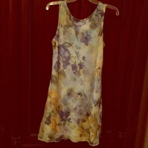 Pretty floral dress perfect for summer! 🌺🌸💐🌼