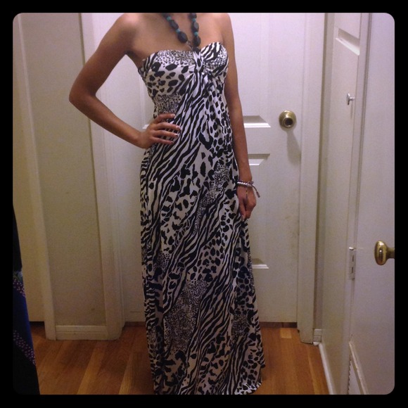 Dresses & Skirts - xoxo maxi dress super cute!!!