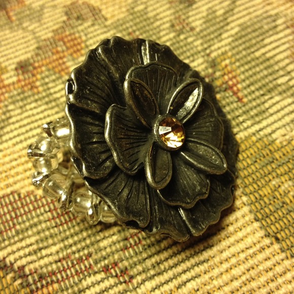 Flower Ring - Picture 2 of 3