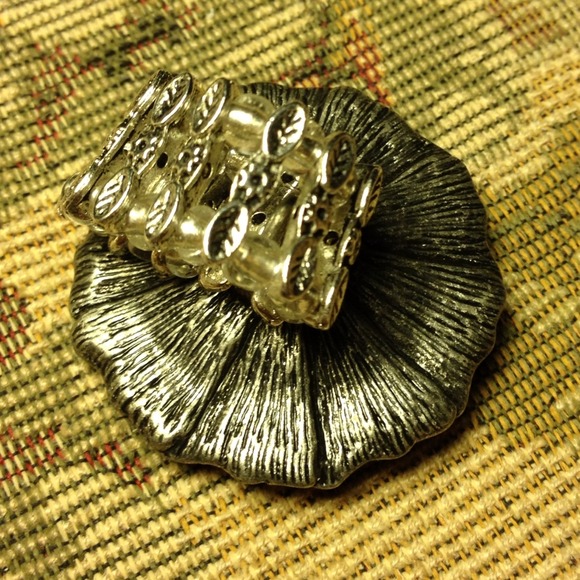 Flower Ring - Picture 3 of 3