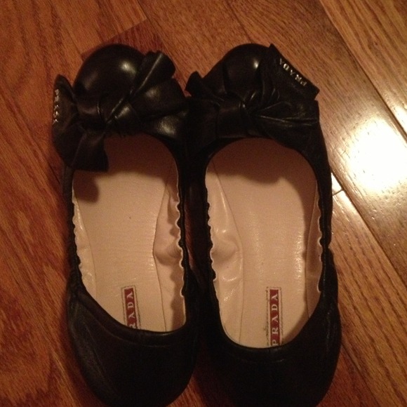 Prada flats - Picture 1 of 2