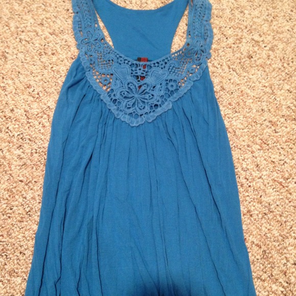Light blue embroidered top with elastic bottom - Picture 1 of 2