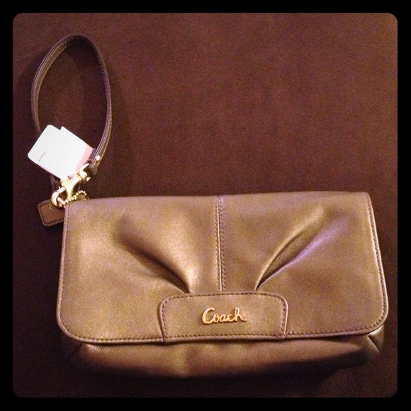 🚫TRADED🚫✂💵 REDUCED!! Brand new Coach wristlet