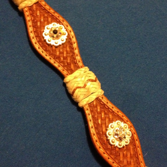 Beautiful genuine leather and bling! - Picture 2 of 3