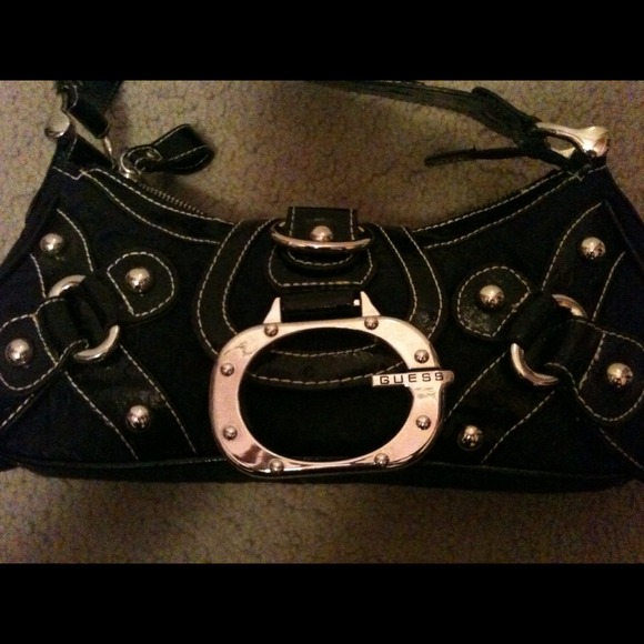 Black Guess hand bag! - Picture 3 of 3
