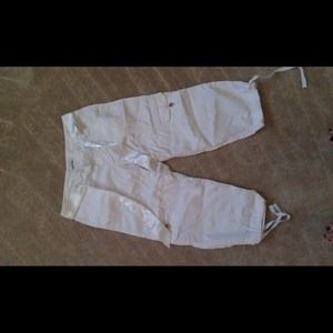 NWT, so cute white capris