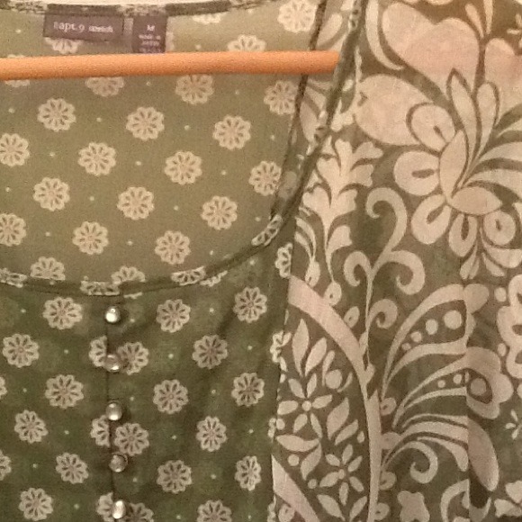 SOLD- green print top - Picture 2 of 2